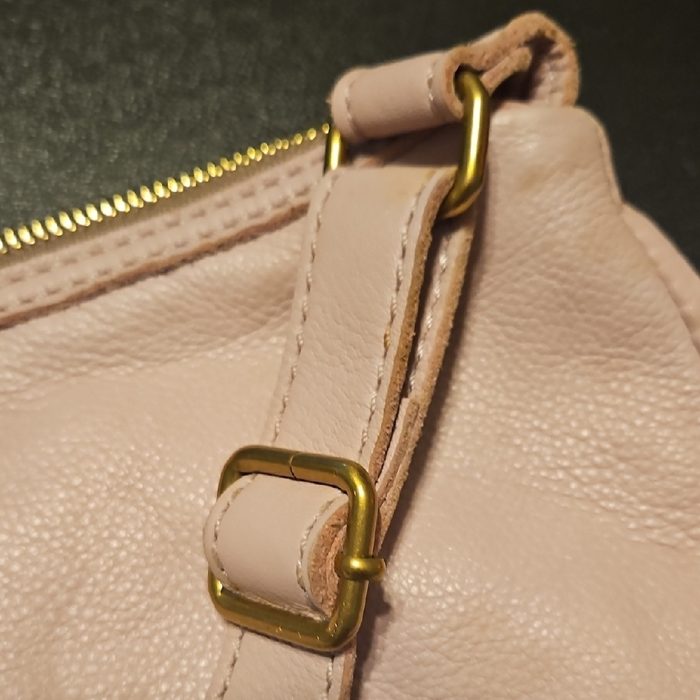 Fossil Pink Crossbody Bag with Smooth Texture - Picture 4 of 6